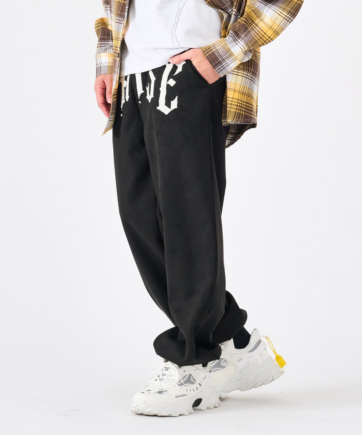 カットスエード　サガラ刺繍パンツ