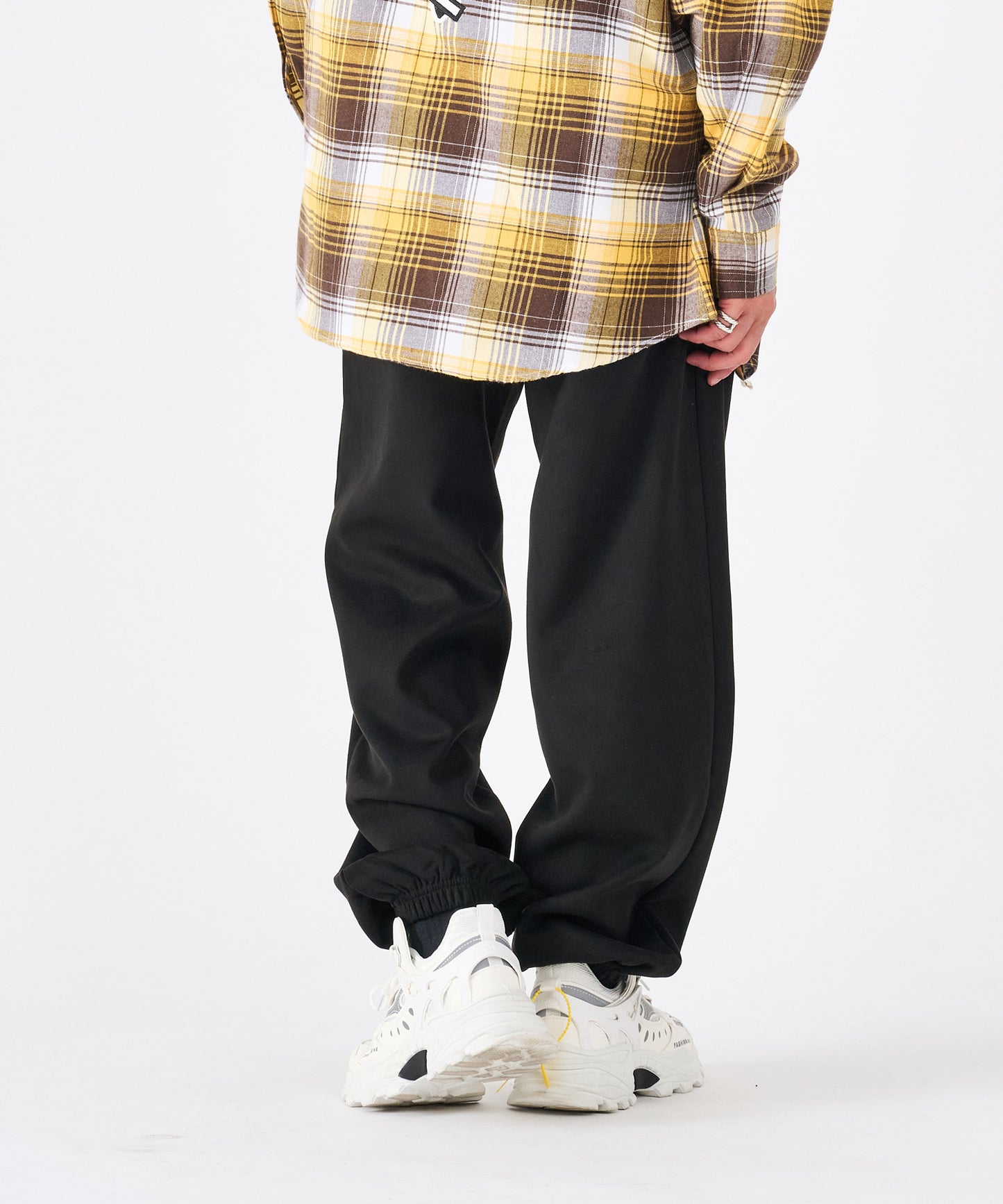 カットスエード　サガラ刺繍パンツ