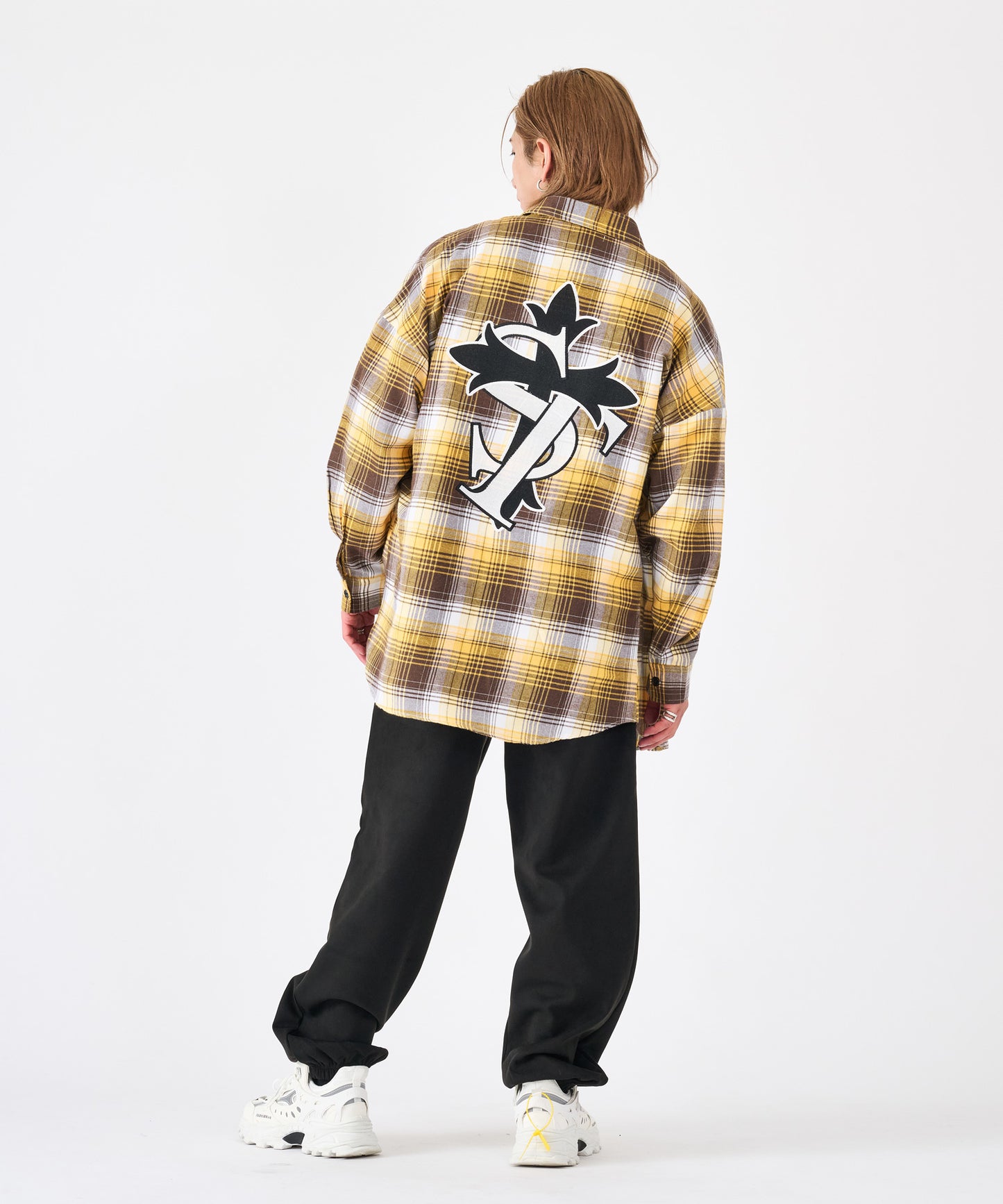 カットスエード　サガラ刺繍パンツ