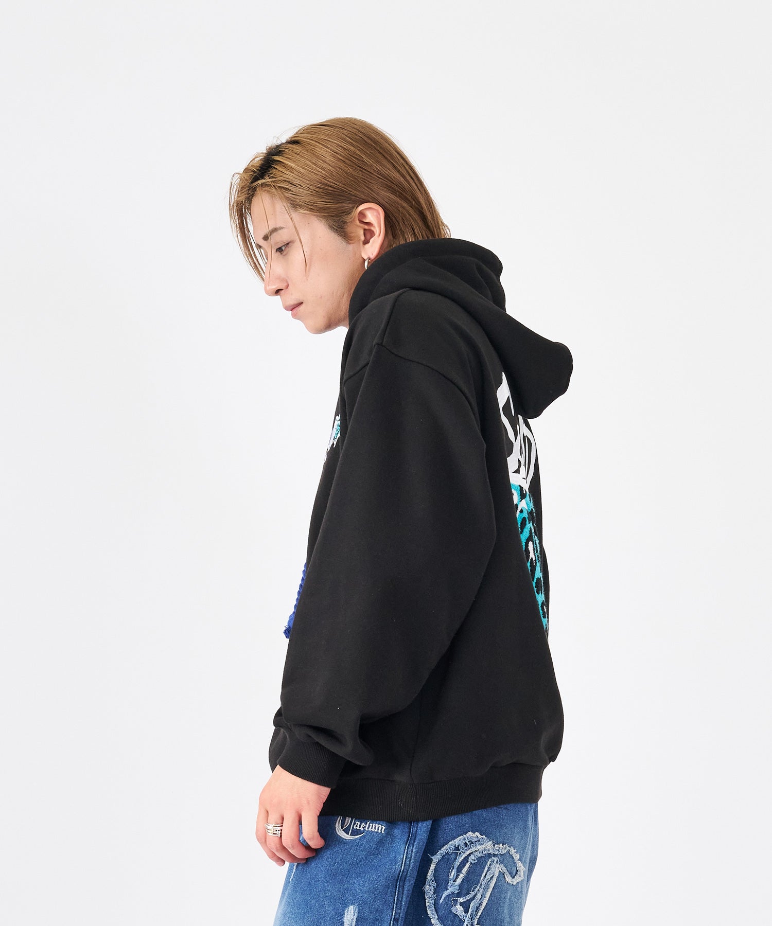 ハートサガラ刺繍パーカー – REGIEVO