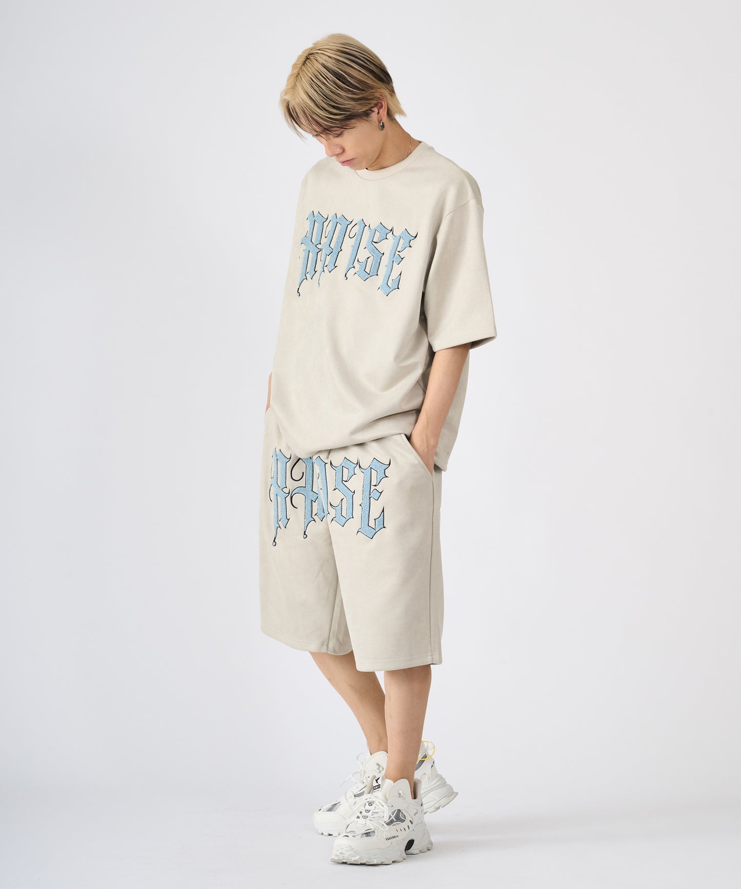 カットスエード　サガラ刺繍セットアップ