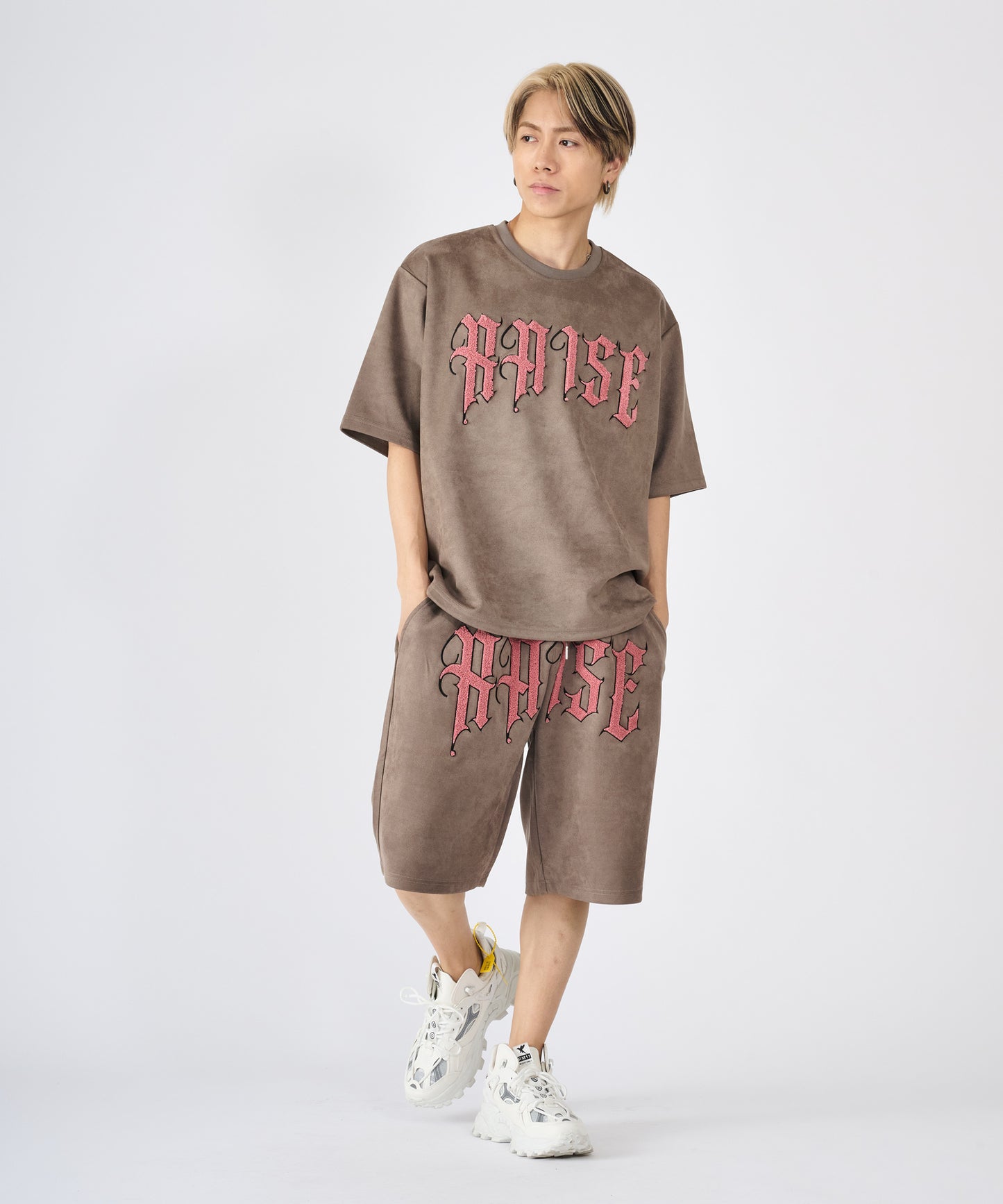 カットスエード　サガラ刺繍セットアップ