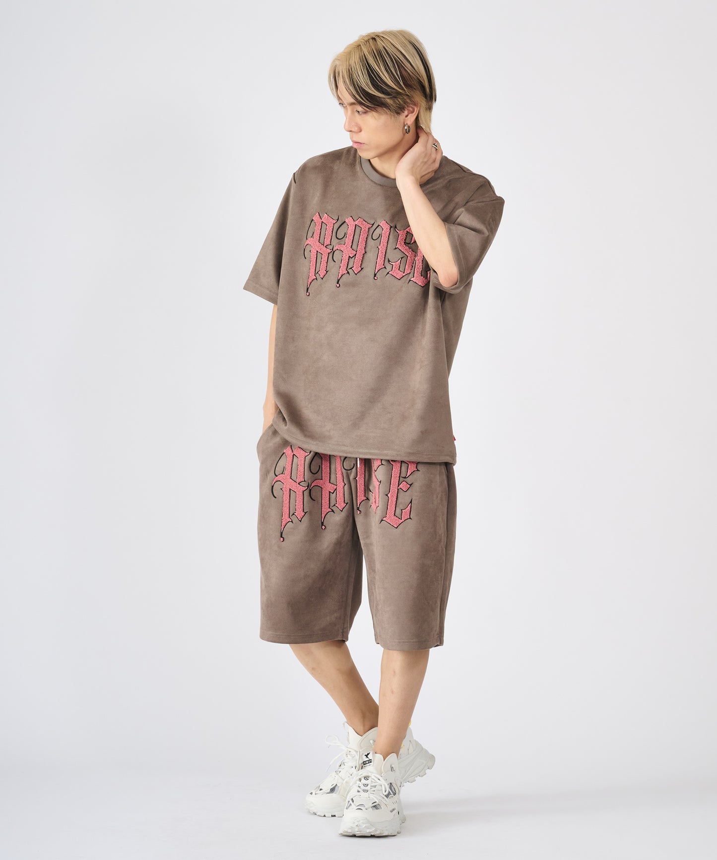 カットスエード　サガラ刺繍セットアップ