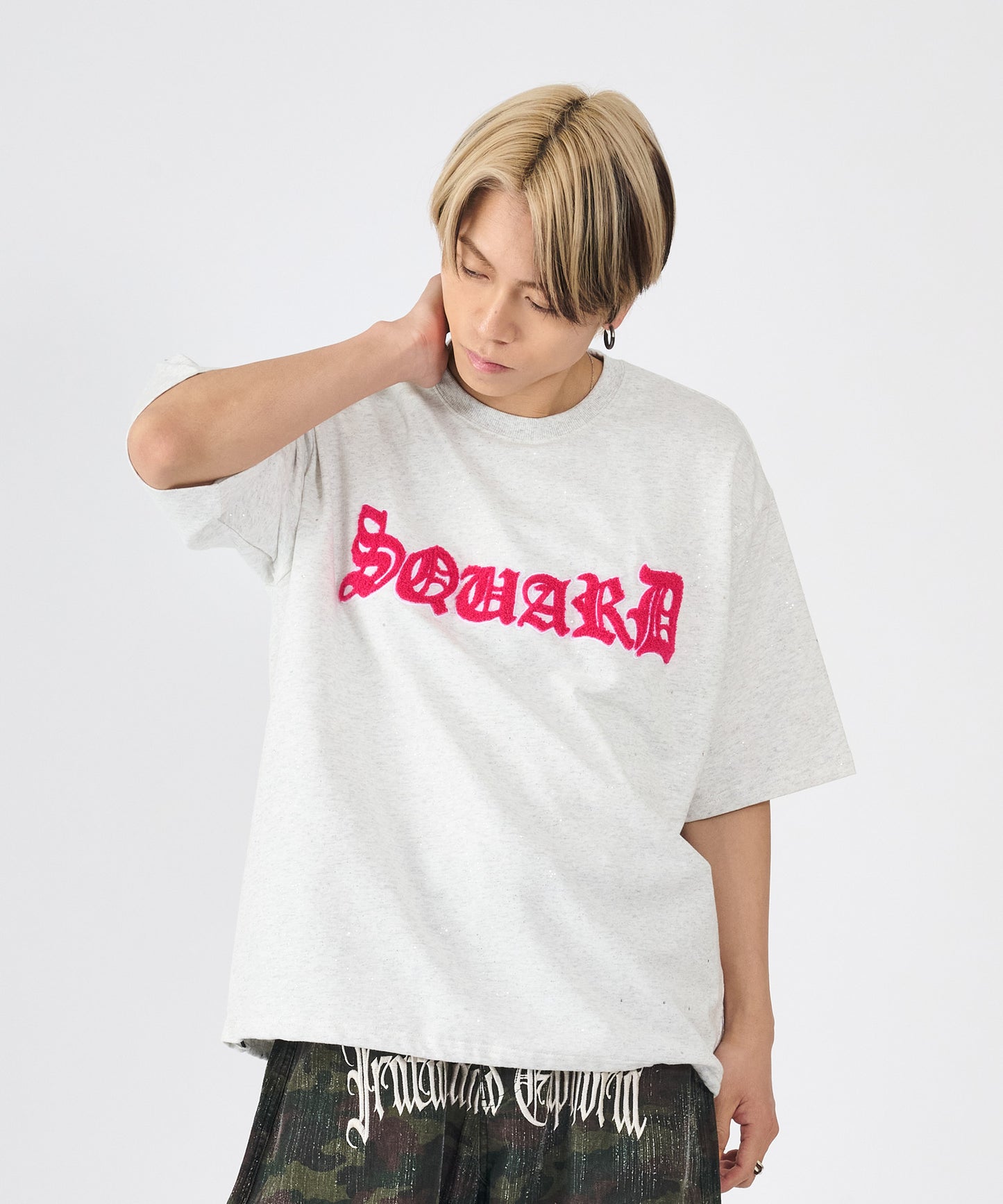 グリッターラメサガラ刺繍半袖Tシャツ