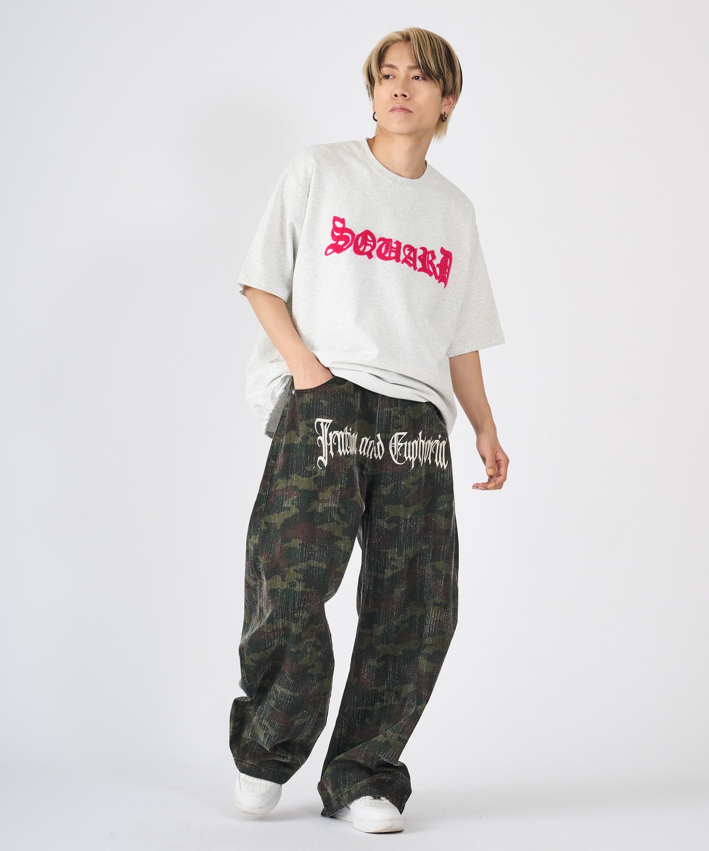 グリッターラメサガラ刺繍半袖Tシャツ