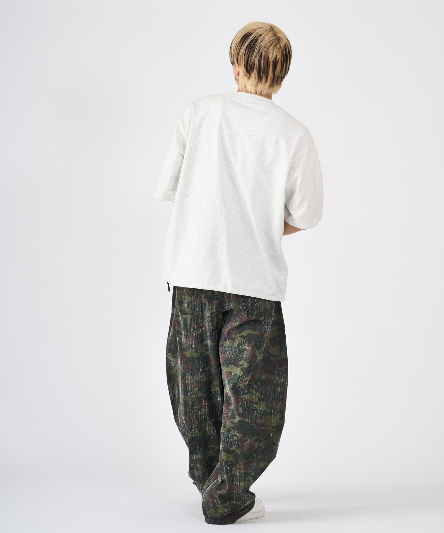 グリッターラメサガラ刺繍半袖Tシャツ