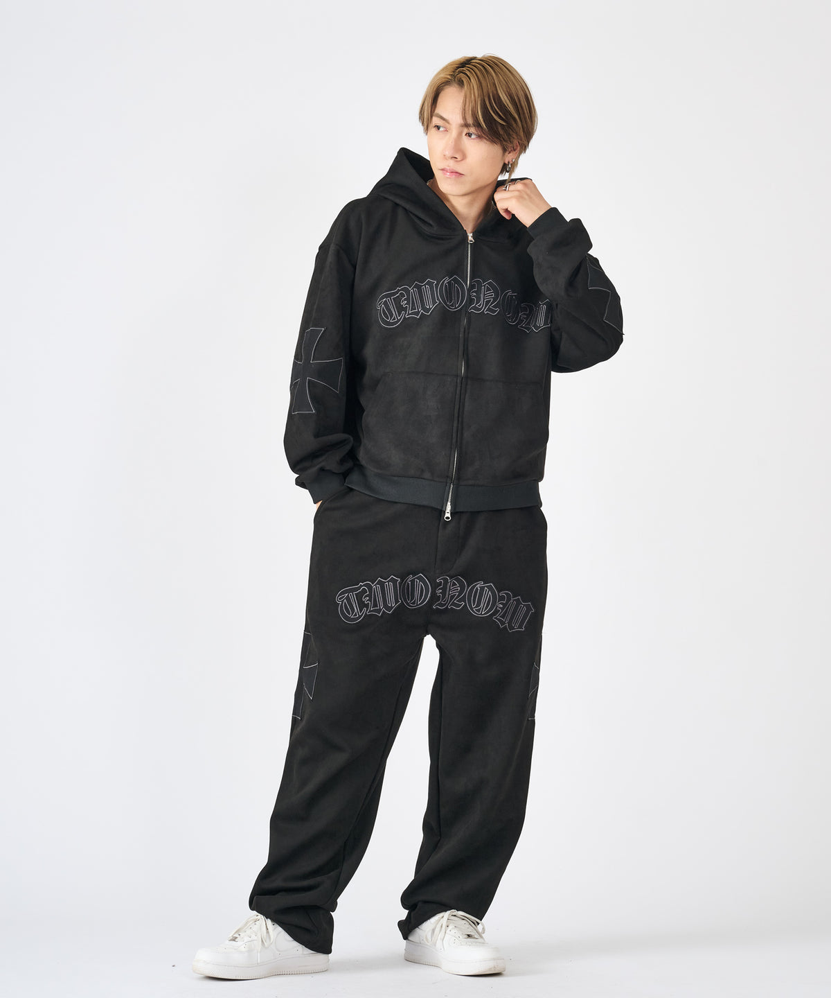 カットスエード　アップリケ刺繍ZIPセットアップ