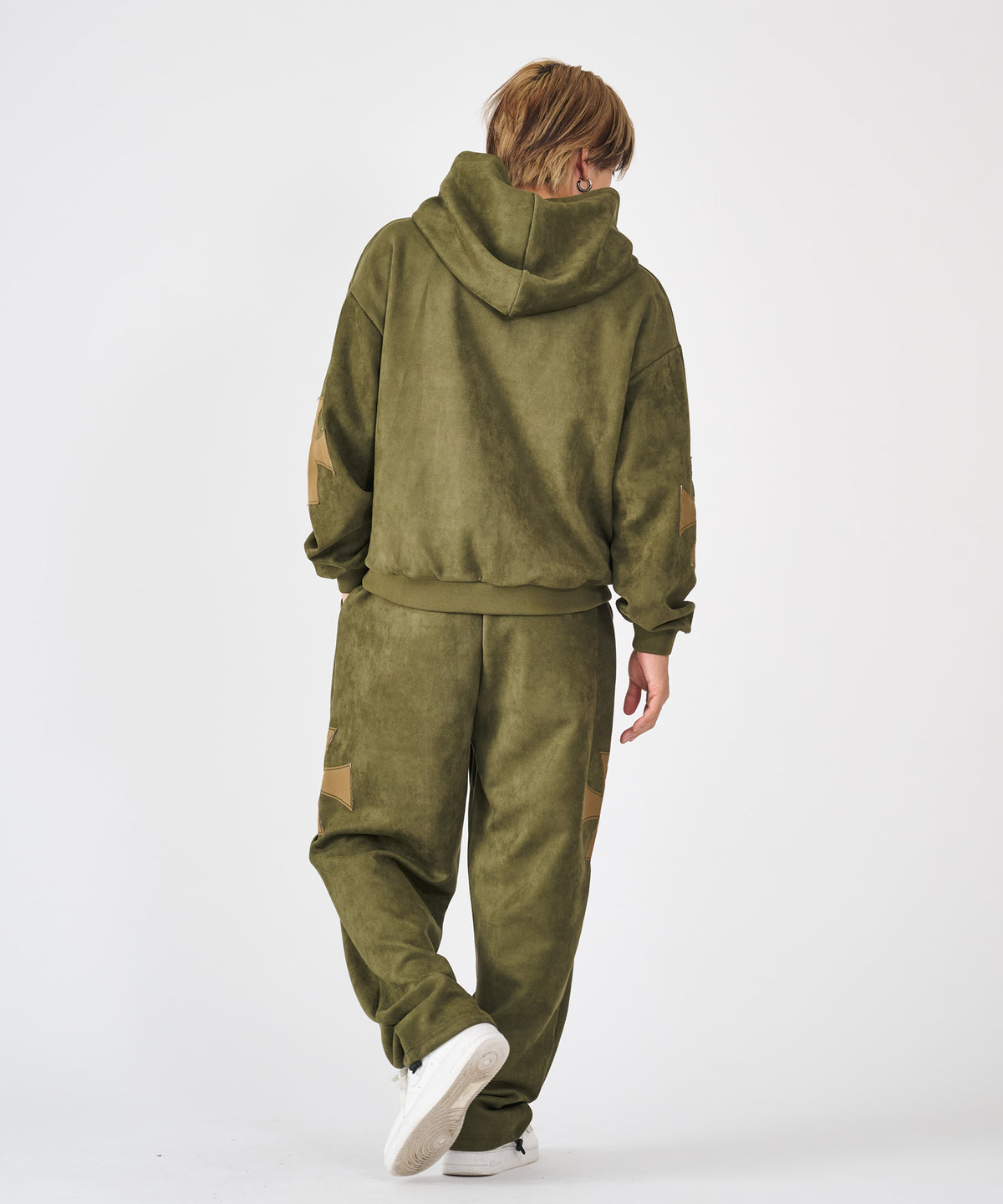 カットスエード　アップリケ刺繍ZIPセットアップ