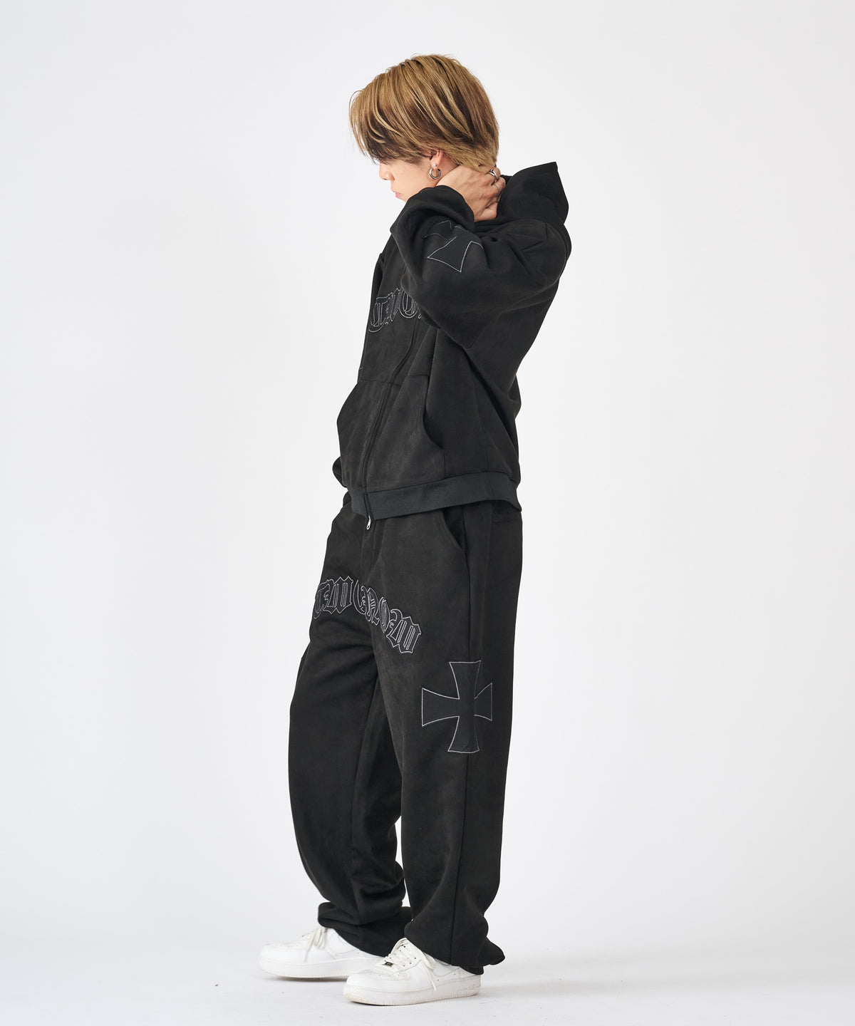 カットスエード　アップリケ刺繍ZIPセットアップ