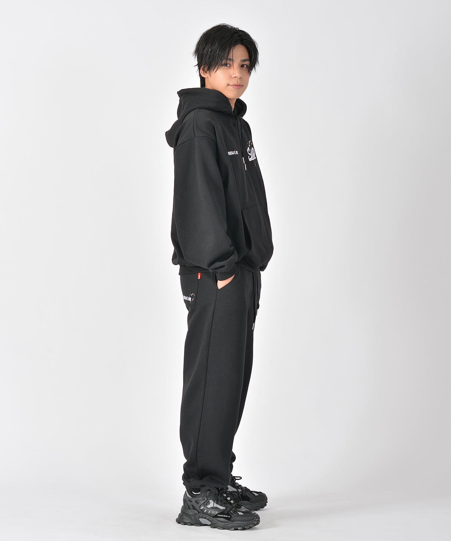 MAG!C☆PRINCEコラボ】ハートサガラ刺繍セットアップ – REGIEVO